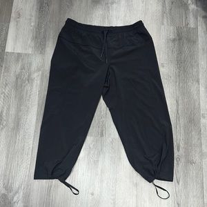 Lululemon cropped pant, size 6